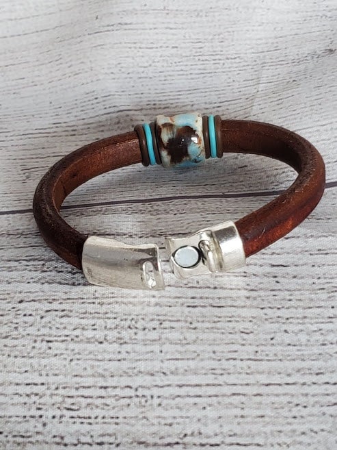 Brown Boho Leather Bracelet with Locket and Aroma-Balls - AromaTools®